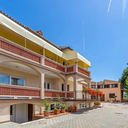 Nevija Apartment *